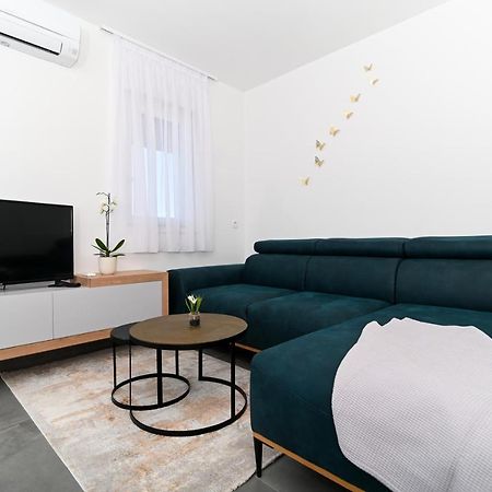 Apartment Laura, Free Parking, Balcony, 4 Ppl Trogir Exterior photo