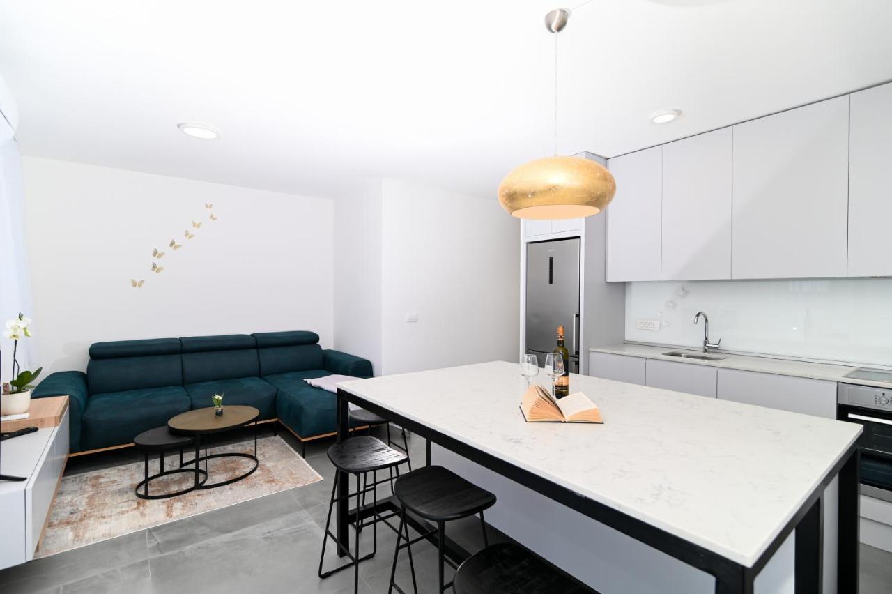 Apartment Laura, Free Parking, Balcony, 4 Ppl Trogir Exterior photo