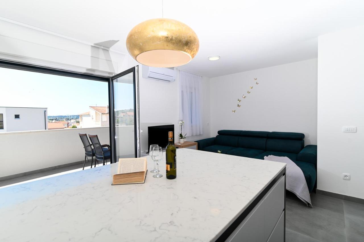 Apartment Laura, Free Parking, Balcony, 4 Ppl Trogir Exterior photo